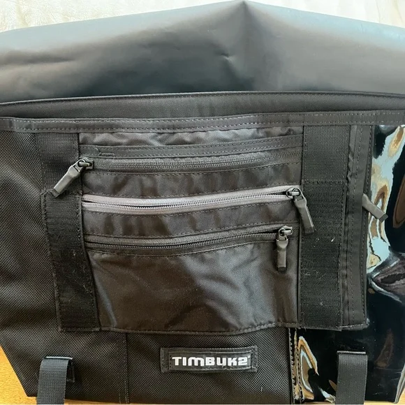 Timbuk2 Black Messenger Bag with Glossy Accents - Picture 4 of 5